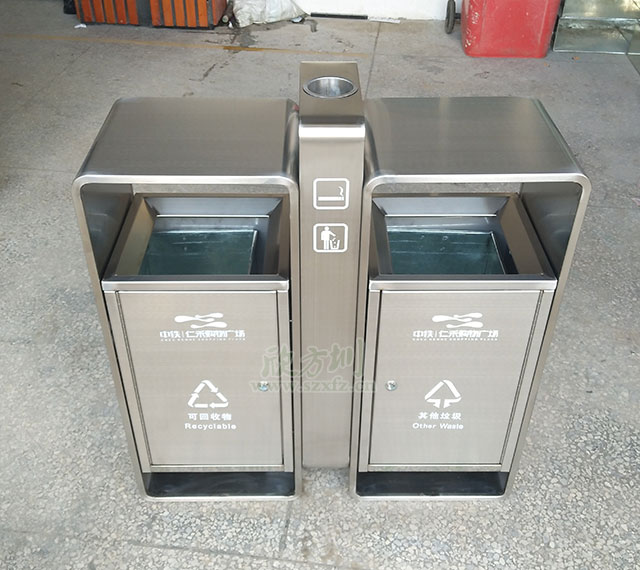 不銹鋼戶外分類垃圾桶進入南寧小區(qū) 不銹鋼戶外分類垃圾桶進入南寧小區(qū)