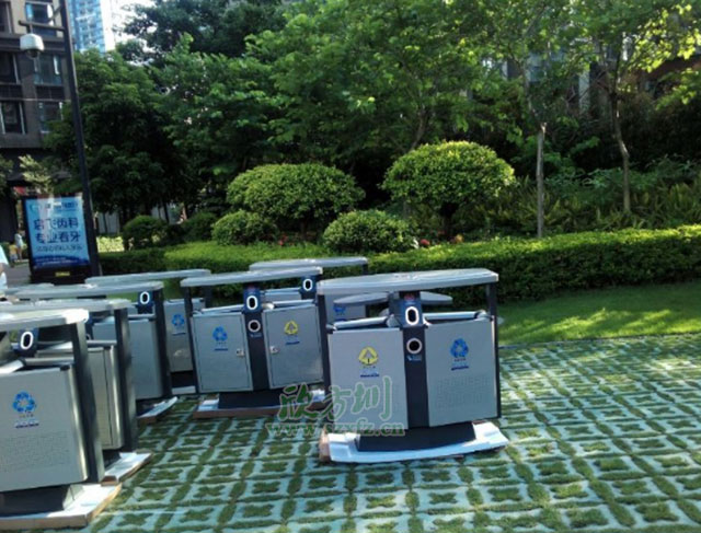 高檔鋼制垃圾桶讓普洱街道更顯大氣