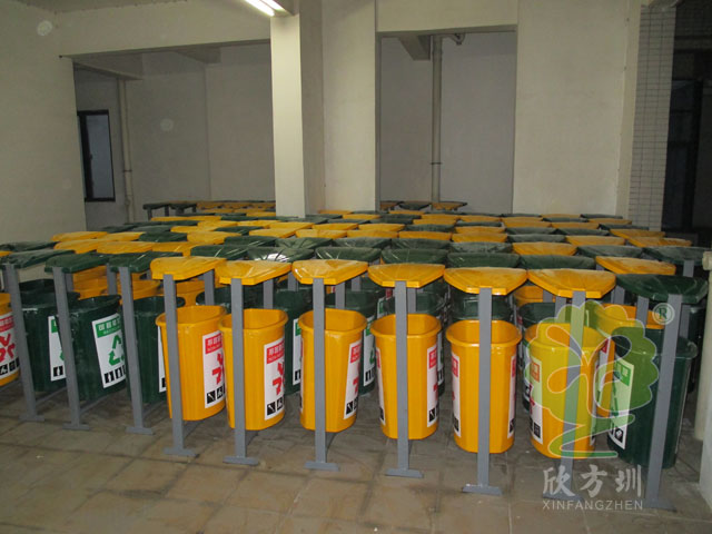 市政街道玻璃鋼果皮箱圖片