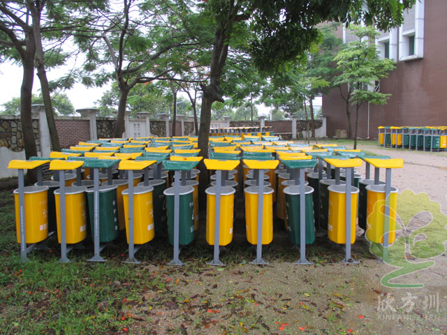 景區(qū)玻璃鋼分類垃圾箱圖片 景區(qū)玻璃鋼分類垃圾箱圖片