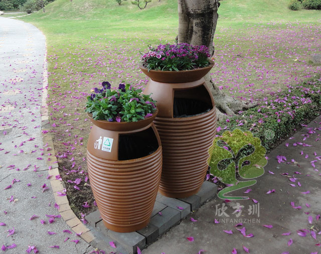景區(qū)玻璃鋼花盆垃圾桶圖片