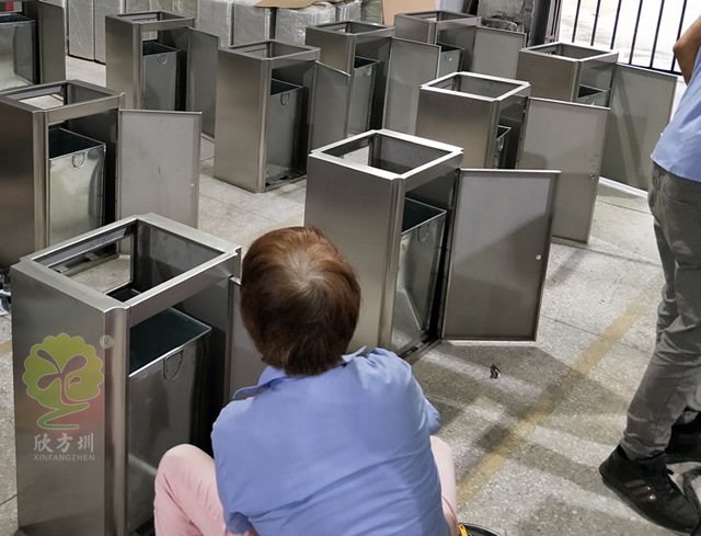 物業(yè)小區(qū)小型室內(nèi)不銹鋼果皮箱 物業(yè)小區(qū)小型室內(nèi)不銹鋼果皮箱