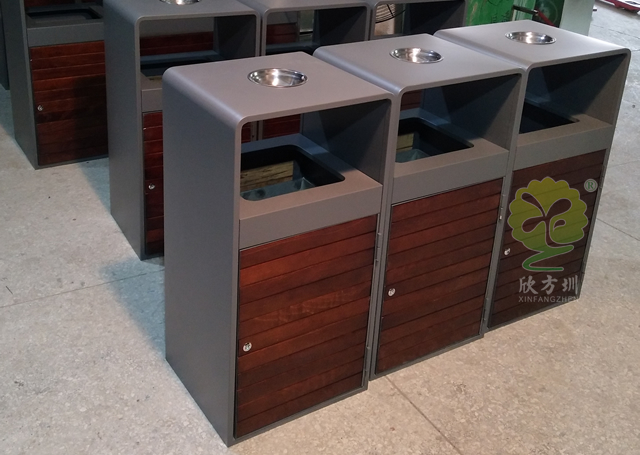 街道帶蓋分類(lèi)鋼木垃圾箱