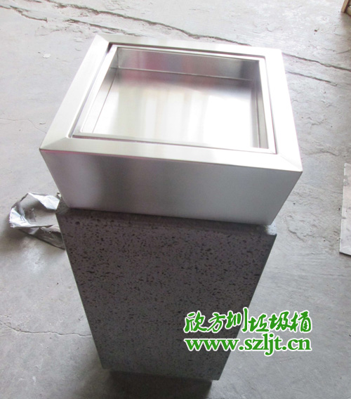 室內(nèi)垃圾桶