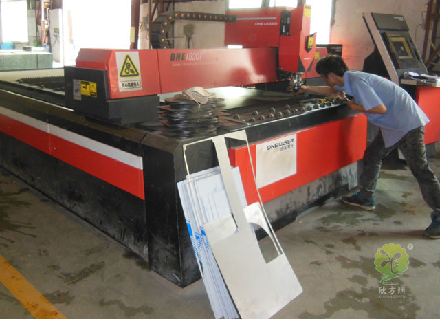 垃圾桶激光生產(chǎn)設(shè)備