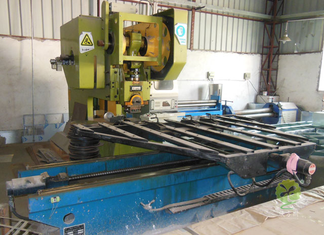 垃圾桶廠家數(shù)控沖床