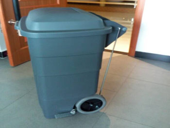 封閉式塑料垃圾桶主圖